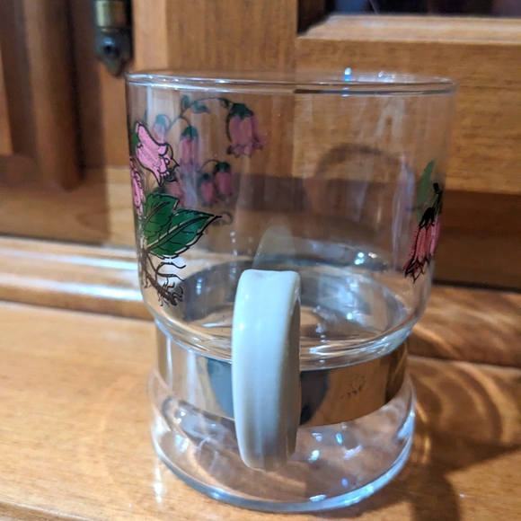 Vintage MCM floral glass tea cup with plastic handles - Picture 3 of 6